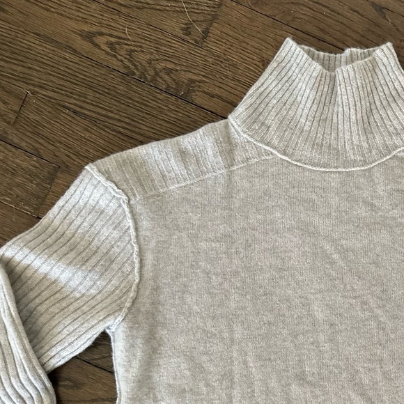 Like New Never Worn Free People Size XS Cashmere Sweater - Picture 2 of 5